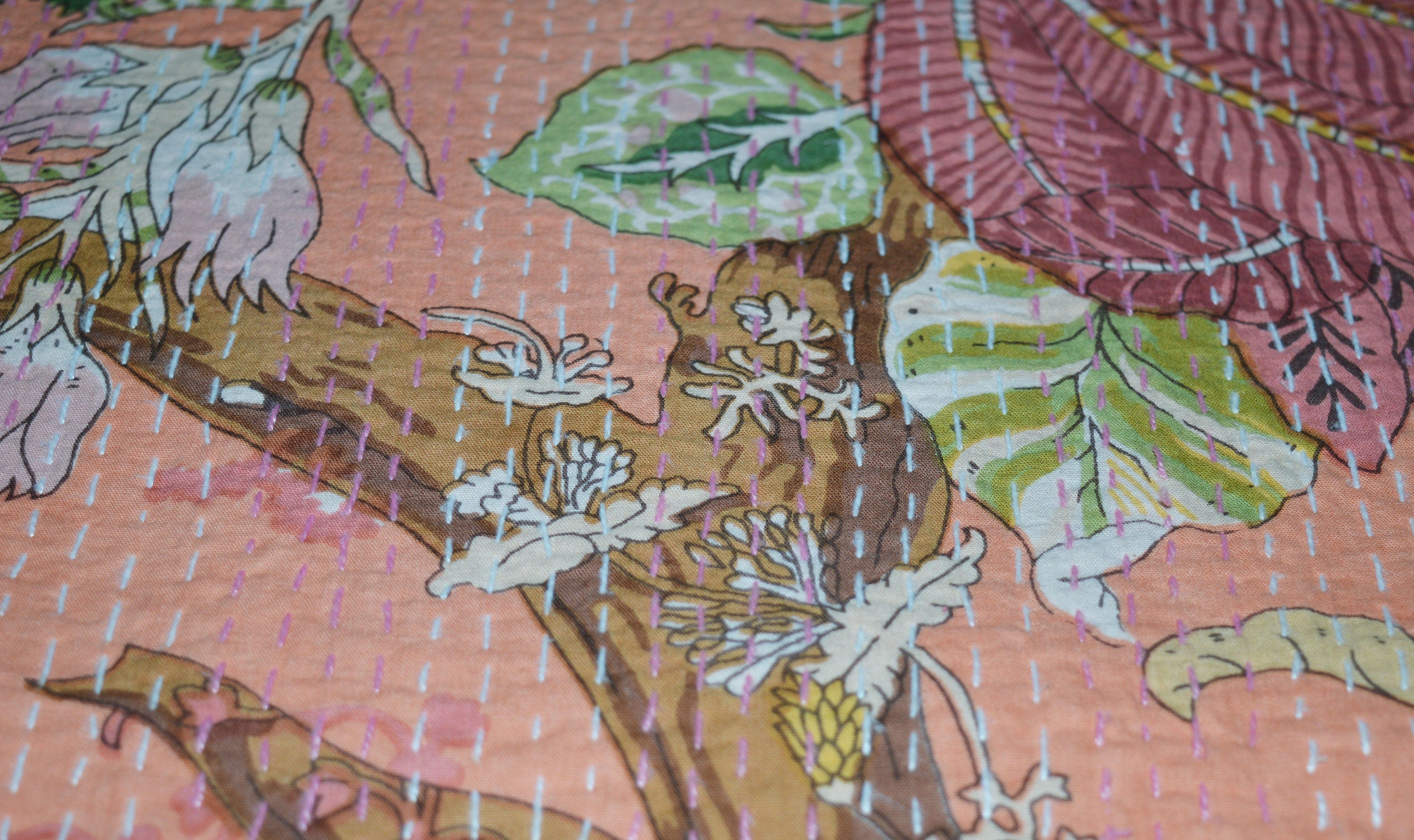 Handgemachte indische Kantha-Decke, Kantha-Überwurf, Kantha, handgenähte Tagesdecke, Überwurf mit Blumendruck, Einzel-/Doppelgröße