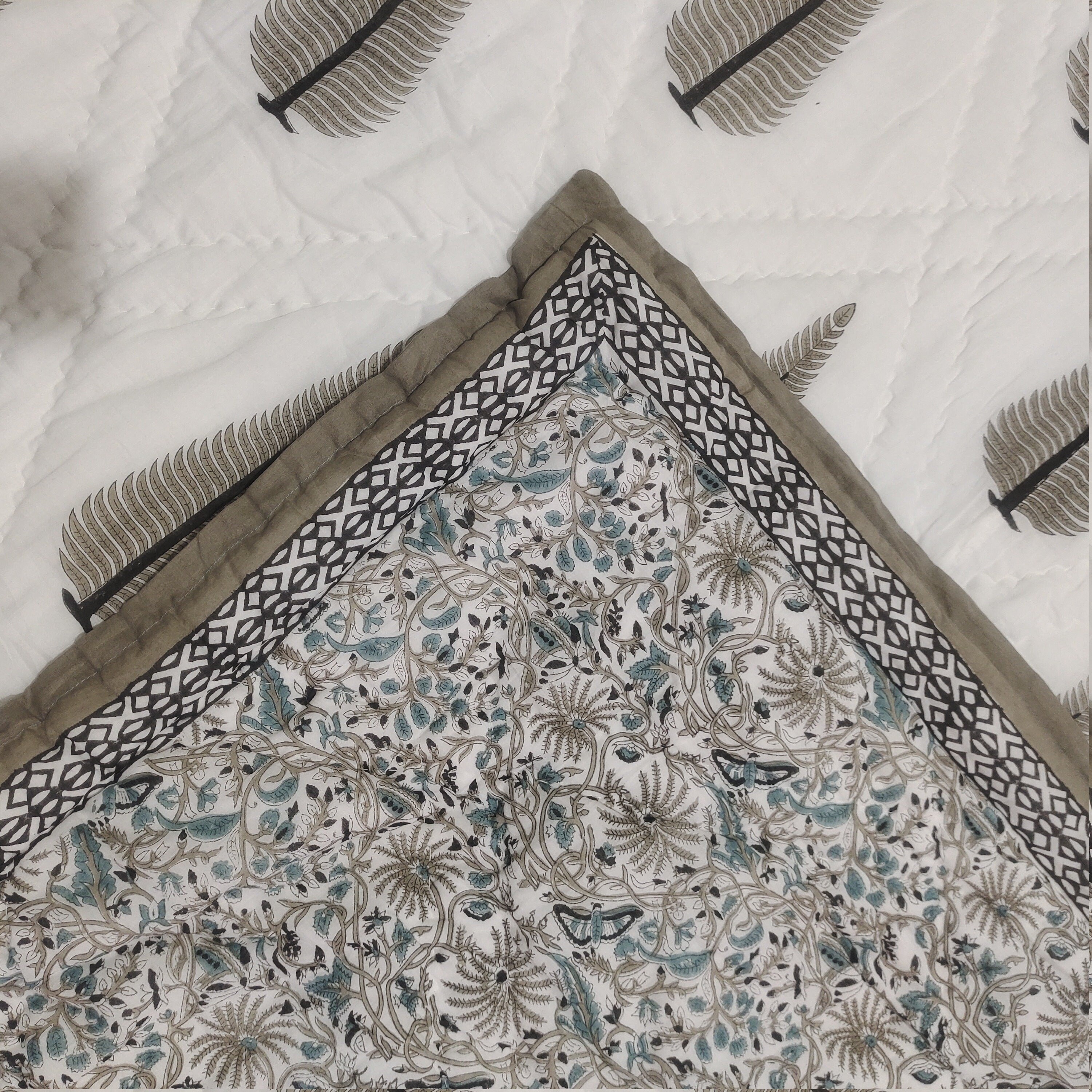 Indian Vintage Kantha Quilt Razai – Reversible Cotton Blanket & Bedspread, Queen Size