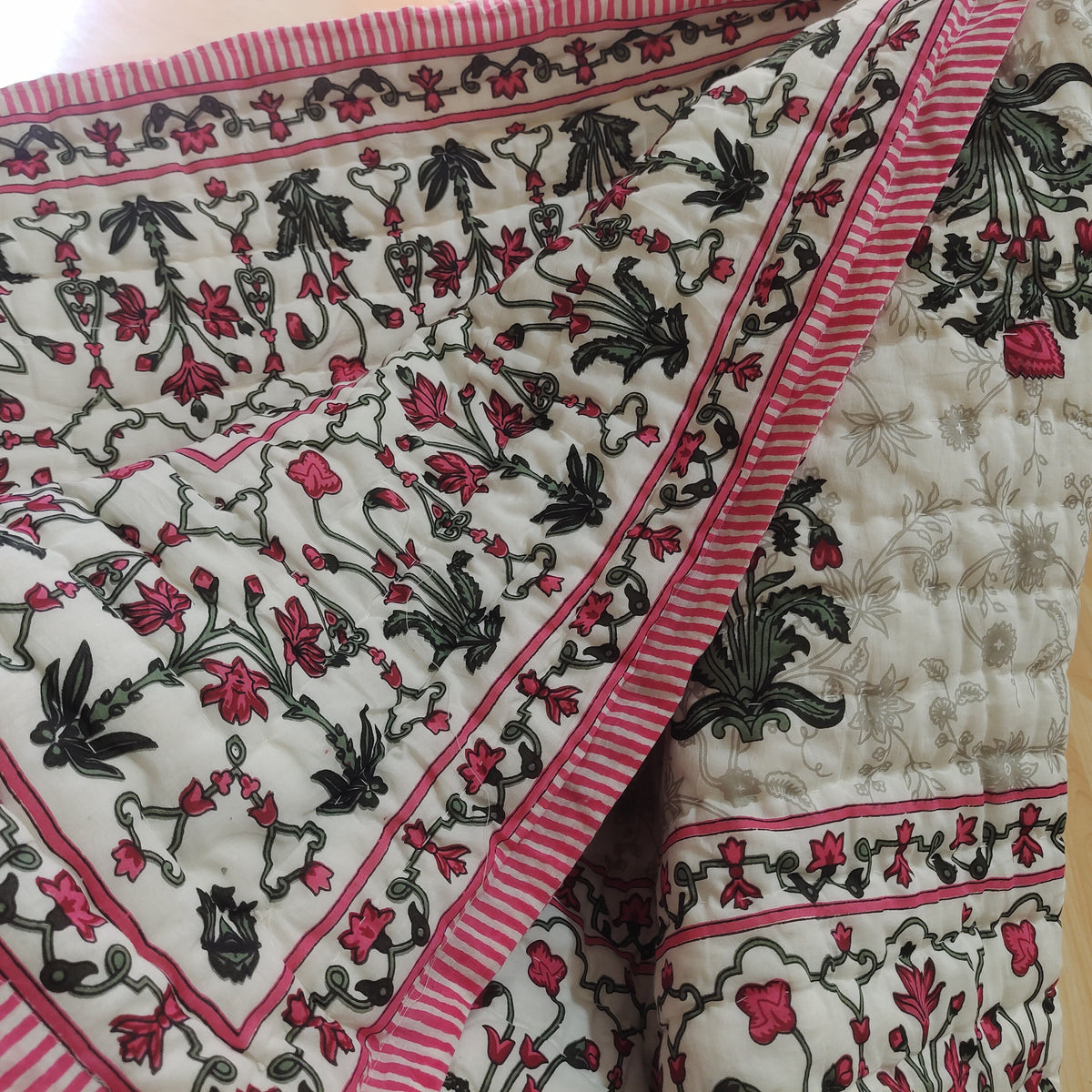 Kantha Quilt Razai Blumendruck Überwurf Wendedecke Sofabezug Bettüberwurf Bettwäsche Boho Baumwollfüllung Queen Handblockdruck