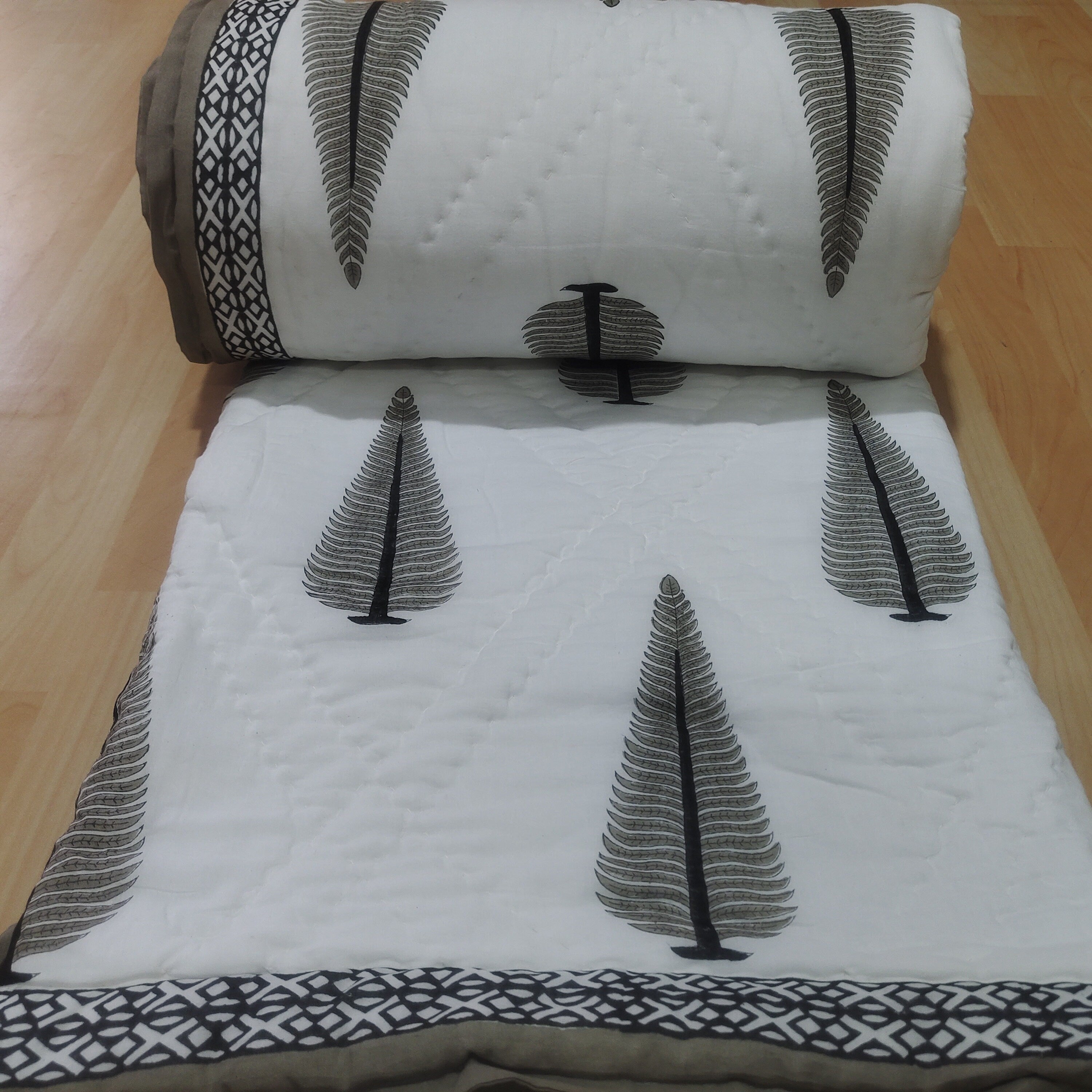 Indian Vintage Kantha Quilt Razai – Reversible Cotton Blanket & Bedspread, Queen Size