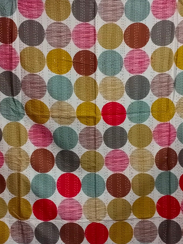 mehrfarbige gepunktete Kantha-Steppdecke für Zwillinge, gepunktete Kantha-Bettdecke für Queensize-Betten, gepunktete Kantha-Tagesdecke, gepunktete Kantha-Sofadecke im Bohemian-Stil