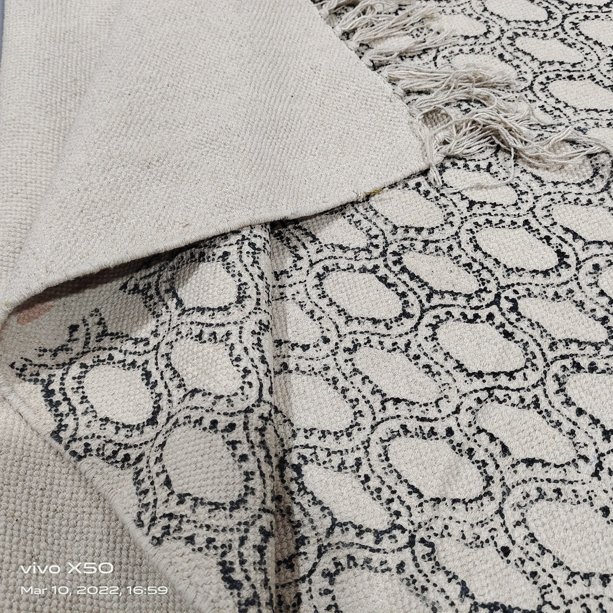 Indischer handbedruckter Bodenteppich, Handgemachter Teppich, Indischer Dhurrie-Teppich, Baumwollteppich, Flächenteppich, Aztekenteppich
