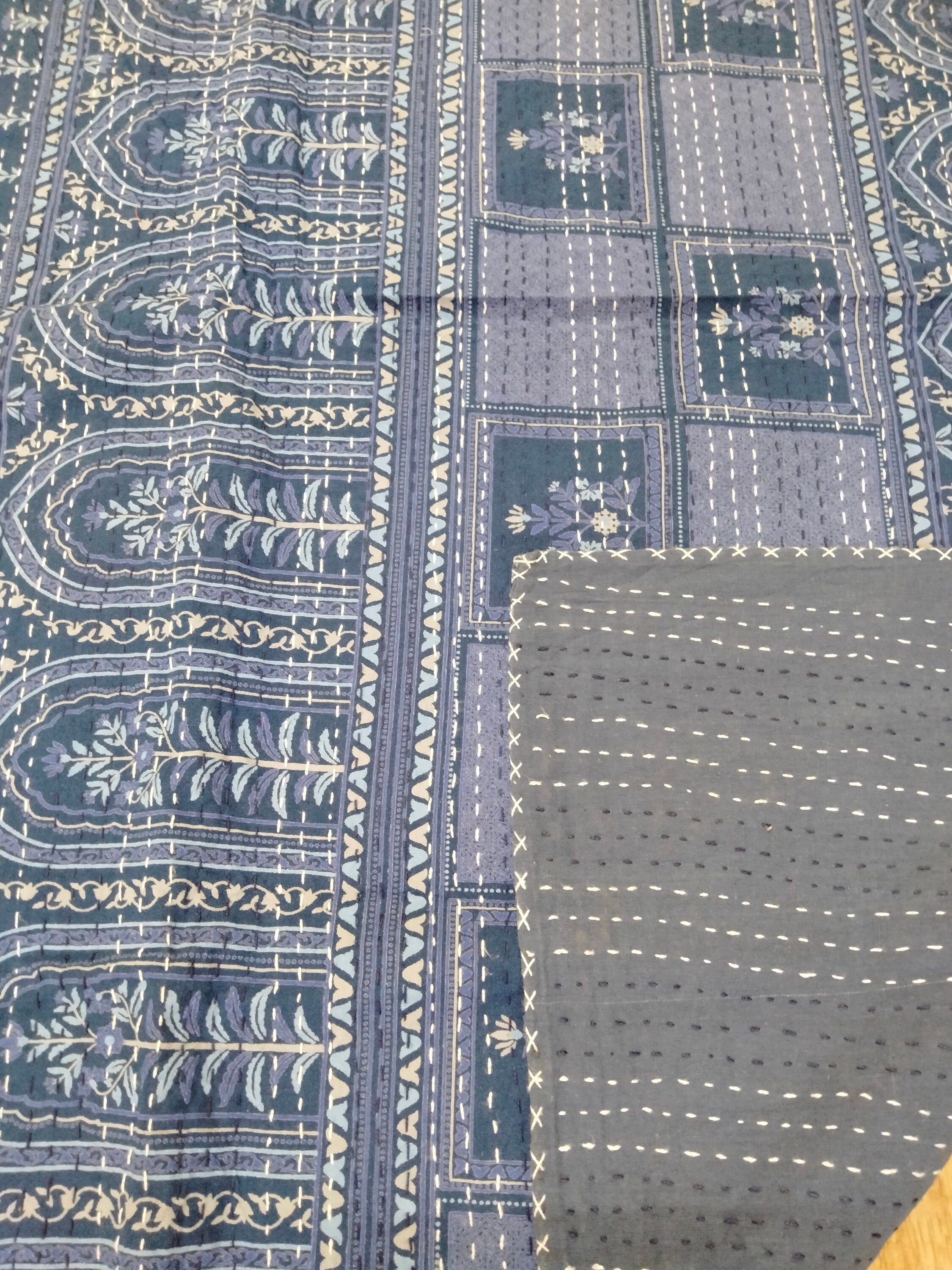 Indische Kantha-Steppdecke, handgefertigt, Kantha-Bettdecke, indische Kantha-Tagesdecke, Überwurf, Baumwolldecke, Gudari Kantha, indische Steppdecke, Kingsize