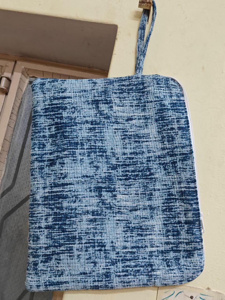 Handgemachte Laptoptasche Boho Blockprint Macbook Cover, Laptoptasche, iPad Tasche, Tablet Protector Baumwolle gesteppt mit Haltegurten