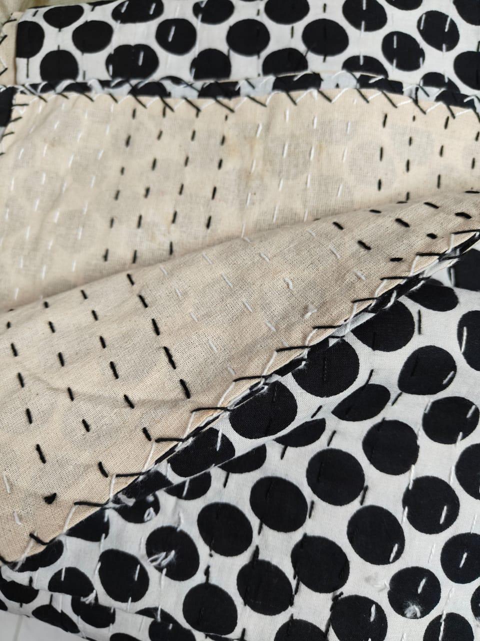 Handgemachte indische Kantha-Steppdecke, Kantha-Decke, Überwurf, Kantha, handgenähte Tagesdecke, Überwurf, Doppelgröße, Palka Dots Print