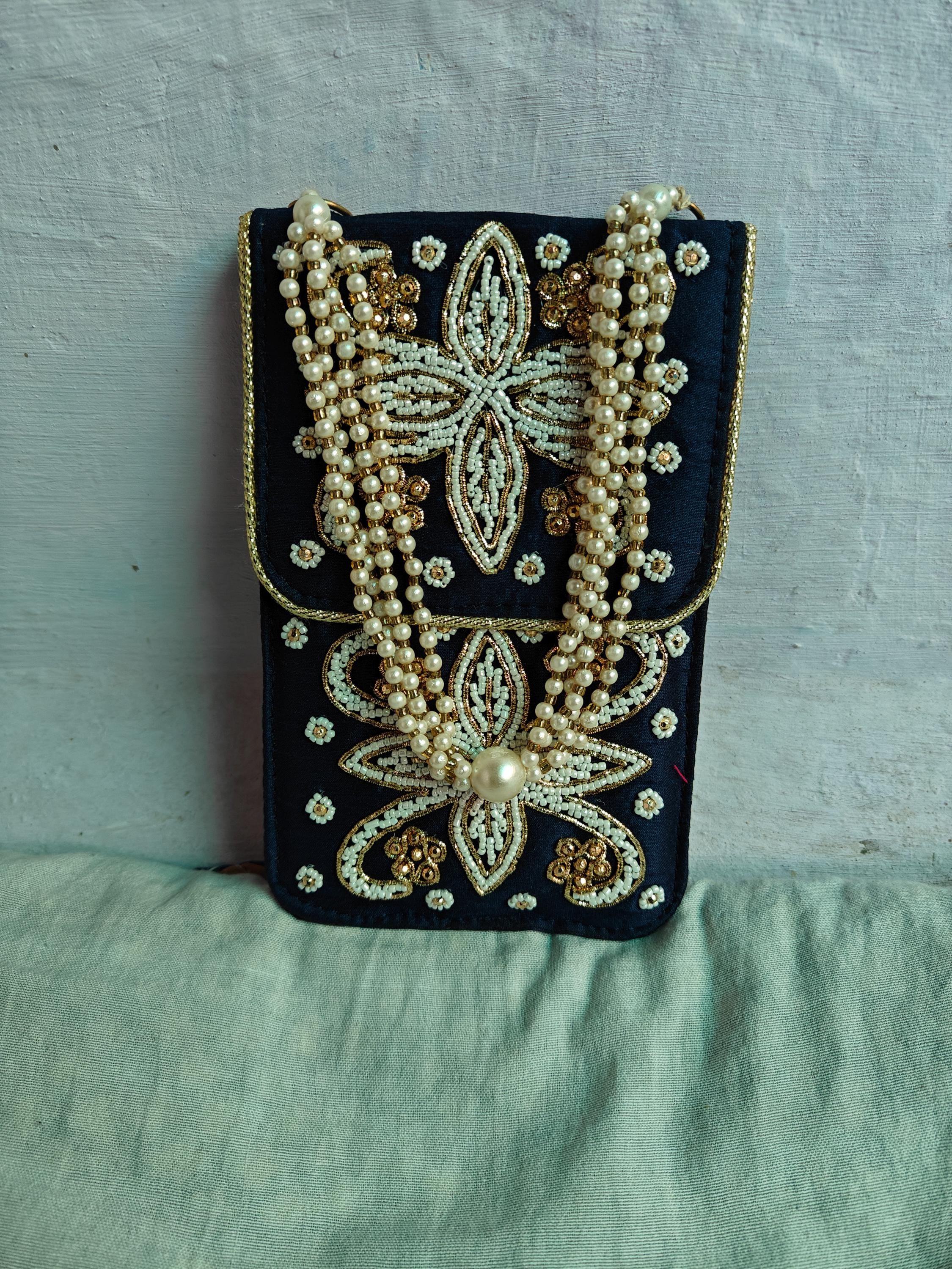Indische Designer-Handytasche, Seiden-Handytasche mit Taillenclip, Handytasche, Samsung iPhone-Tasche mit Saree-Haken-Handarbeit