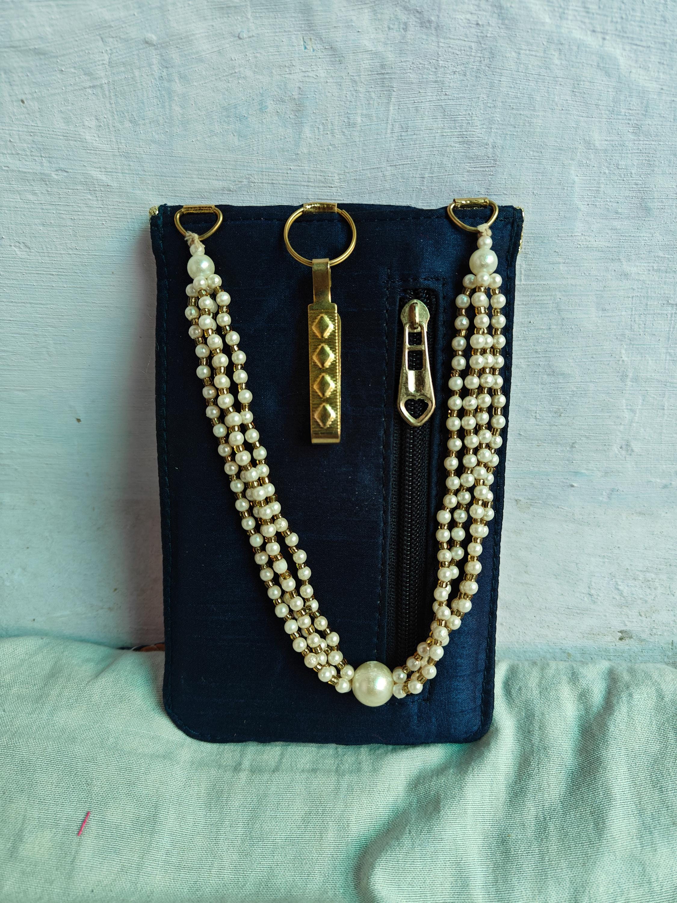 Indische Designer-Handytasche, Seiden-Handytasche mit Taillenclip, Handytasche, Samsung iPhone-Tasche mit Saree-Haken-Handarbeit
