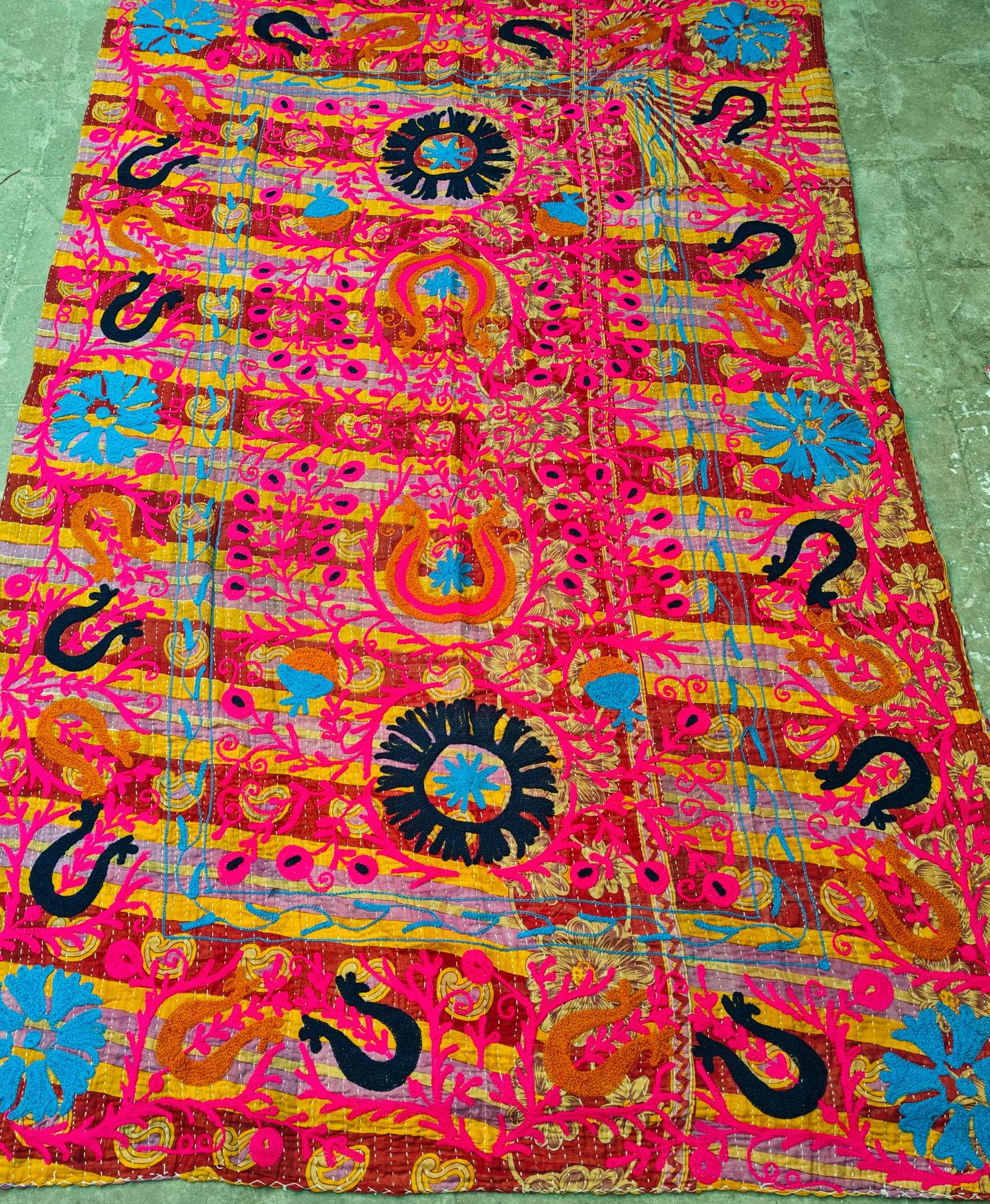 Indischer hochwertiger Sujani-Quilt, handgefertigt, Baumwolle, Sujani-Überwurf, wunderschöner Sujani-Arbeitsüberwurf, königlicher Unikat-Quilt, Heimdekoration, Luxus, Suzani Arts