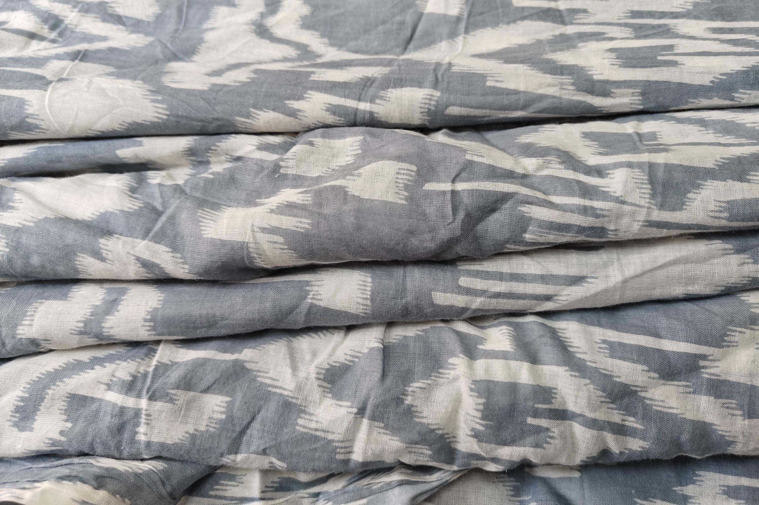 Indischer Grauer Ikat-Druck, Boho-Stoff, bedruckt, 100 % Baumwolltuch, Stoff um 5 Meter, Stoff für Vorhänge, Kissen, Kleiderherstellung